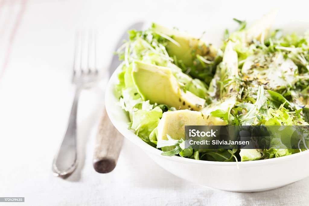 Salade verte avec de l'avocat et de roquette - Photo de Aliment libre de droits