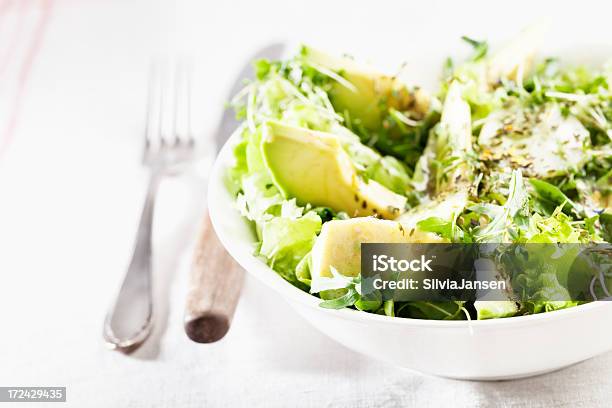 Salada Verde Com Abacate E Rúcula - Fotografias de stock e mais imagens de Abacate - Abacate, Acompanhamento, Agrião