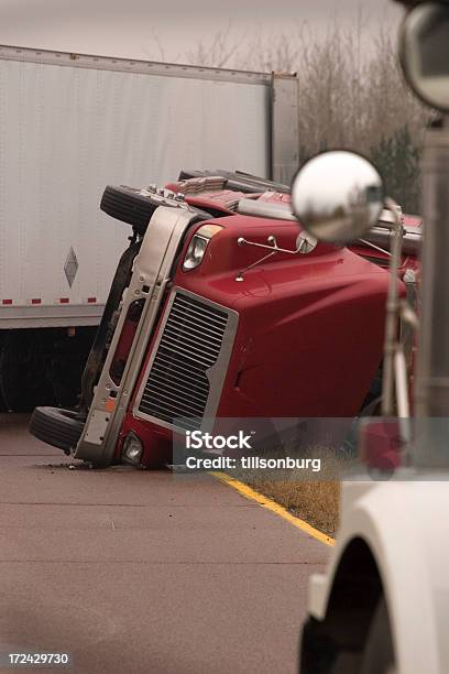 Camion Incidente - Fotografie stock e altre immagini di Incidente dei trasporti - Incidente dei trasporti, Incidente, TIR