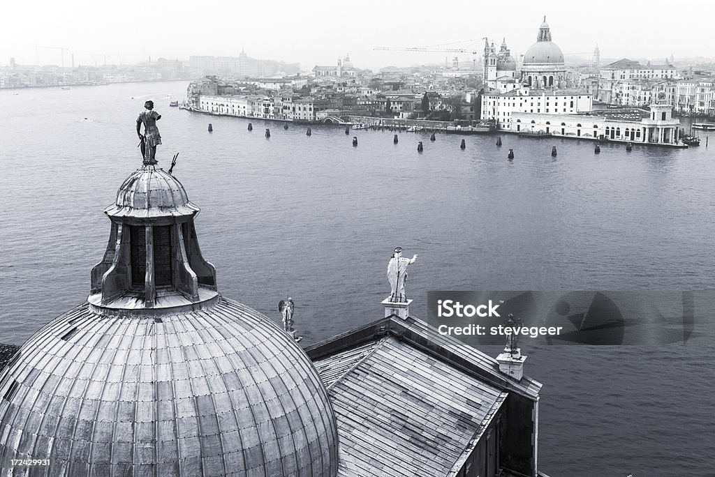 Misty vista de San Giorgio Maggiore, Veneza - Foto de stock de Arquitetura royalty-free