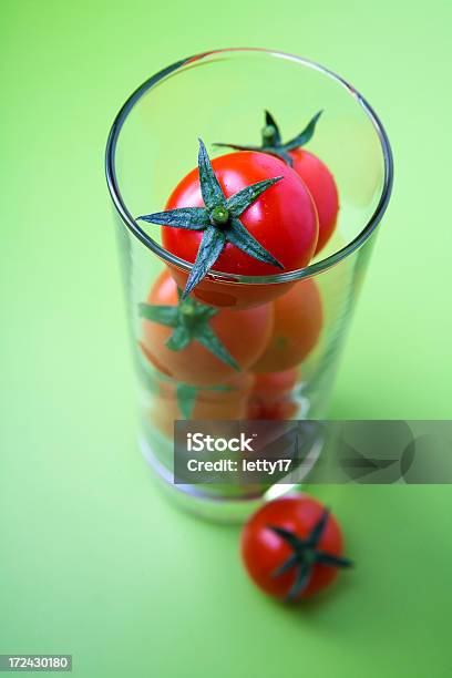 Jugo De Tomate Foto de stock y más banco de imágenes de Arriba de - Arriba de, Comida sana, Cristal - Material