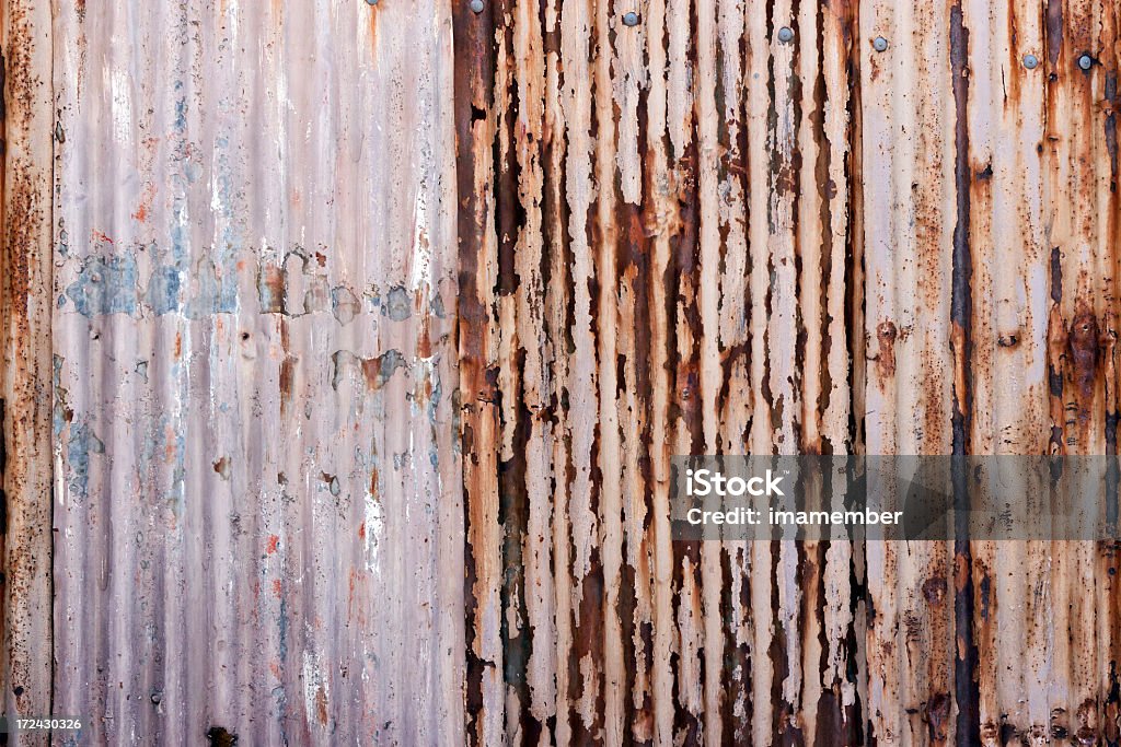 Curado rusty hierro ondulado fondo de pared con espacio de copia - Foto de stock de Abstracto libre de derechos