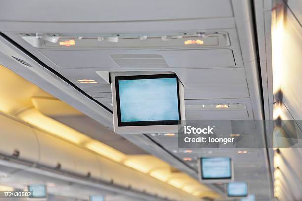 Bildschirm Im Flugzeug Stockfoto und mehr Bilder von Blau - Blau, Computerbildschirm, Decke - Gebäudeteil