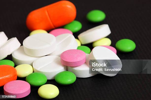 Los Comprimidos Foto de stock y más banco de imágenes de Antibiótico - Antibiótico, Asistencia sanitaria y medicina, Colorido