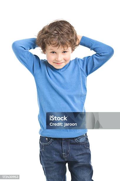 Foto de Retrato De Menino Pequeno e mais fotos de stock de 6-7 Anos - 6-7 Anos, Azul, Cabelo Encaracolado