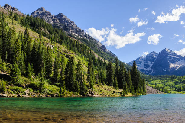 istock Maroon Bells and Pyramid Peak with Lake 172431091