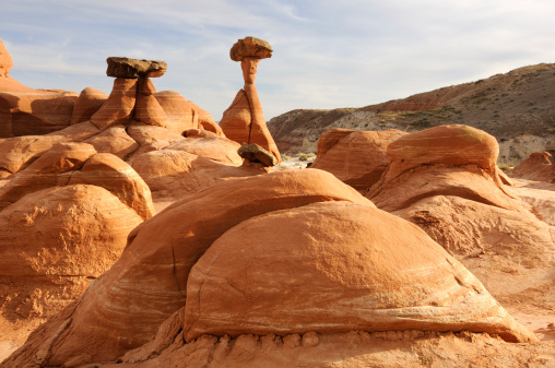 Atardecer paisaje con hoodoos de Paria Rimrocks, Utah, EE.UU. photo