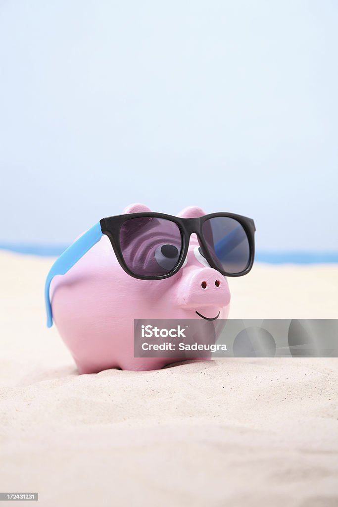 Sparschwein am Strand - Lizenzfrei Blau Stock-Foto