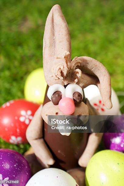 Photo libre de droit de Lapin De Pâques banque d'images et plus d'images libres de droit de Herbe - Herbe, Lapin de Pâques, Multicolore