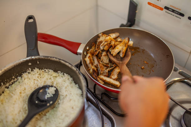 食べ物を扱う手の接写 - meat handling ストックフォトと画像