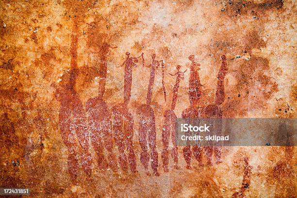 Arte Bushman Rock - Fotografias de stock e mais imagens de Arcaico - Arcaico, Arte rupestre boxímane, Corpo humano