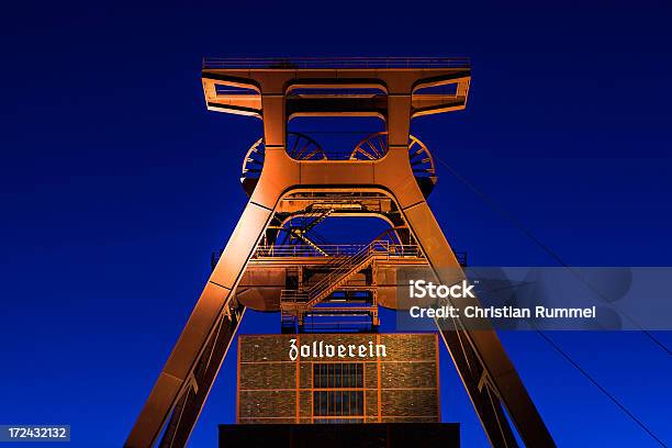 Foto de Zollverein Por Diária e mais fotos de stock de Complexo Industrial da Mina de Carvão de Zollverein - Complexo Industrial da Mina de Carvão de Zollverein, Mina de Cava, Iluminado