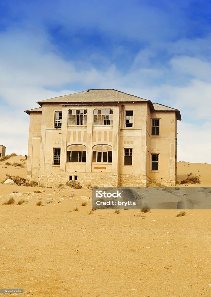 Abandonada house - Foto de stock de Kolmanskop royalty-free