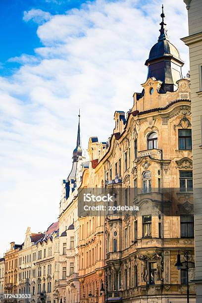 Palazzi Di Praga Repubblica Ceca Republich - Fotografie stock e altre immagini di Ambientazione esterna - Ambientazione esterna, Antico - Vecchio stile, Architettura
