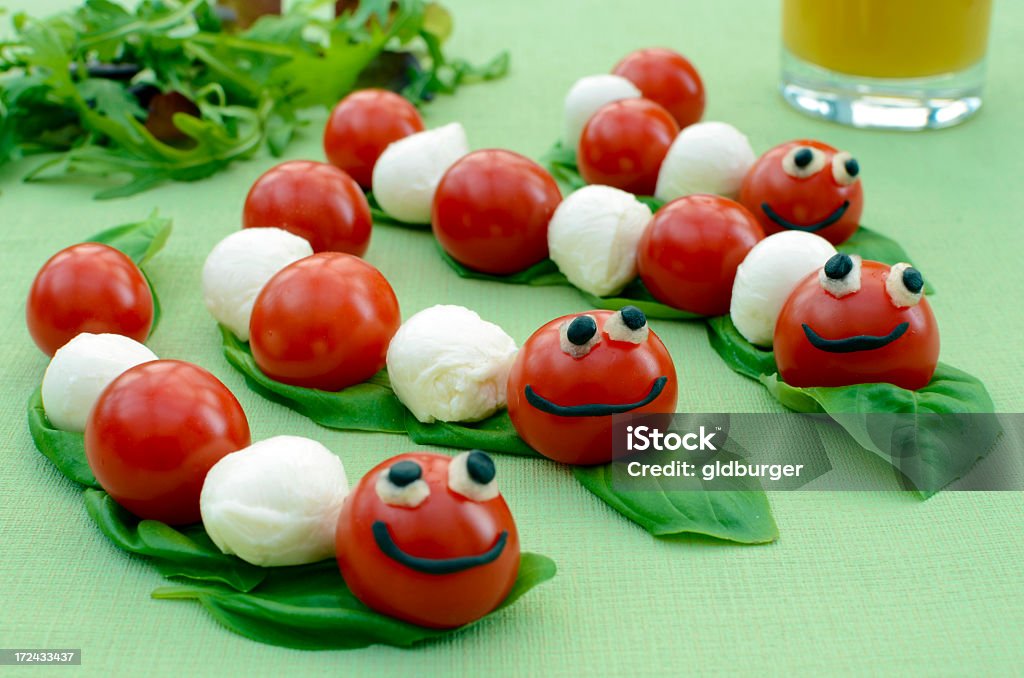 Cherry-Tomaten und mozzarella Raupen lernen - Lizenzfrei Kreativität Stock-Foto