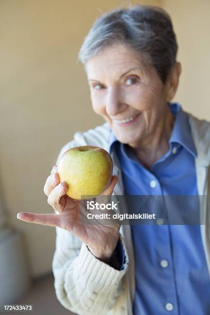 Photo libre de droit de Alimentaire Saine banque d'images et plus d'images libres de droit de Adulte - Adulte, Adulte d'âge mûr, Aliment