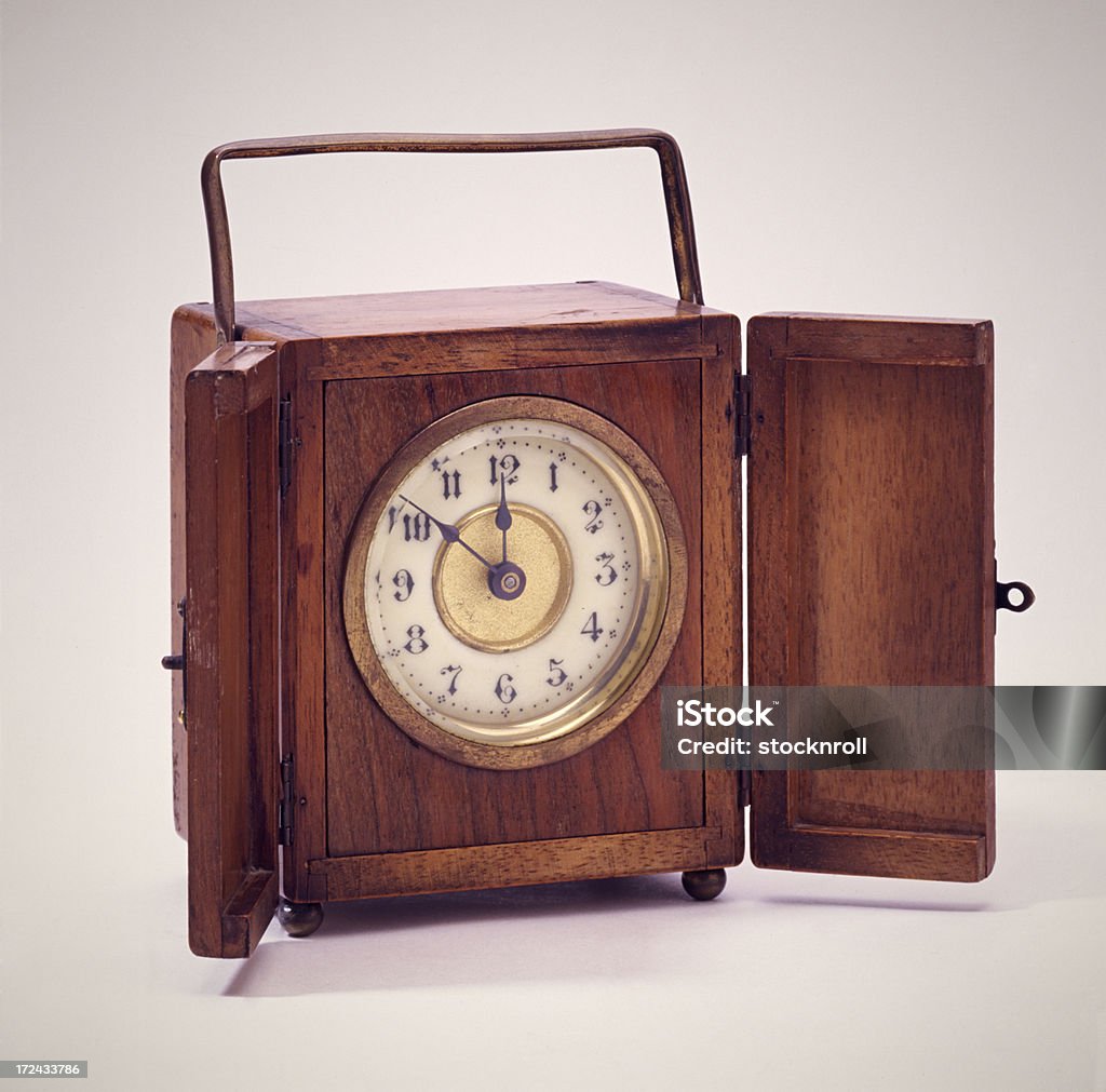 Старые часы - Стоковые фото 1970-1979 роялти-фри