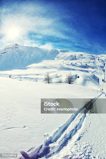 Foto de Os Alpes Italianos No Inverno e mais fotos de stock de Alpes europeus - Alpes europeus, Azul, Beleza natural - Natureza