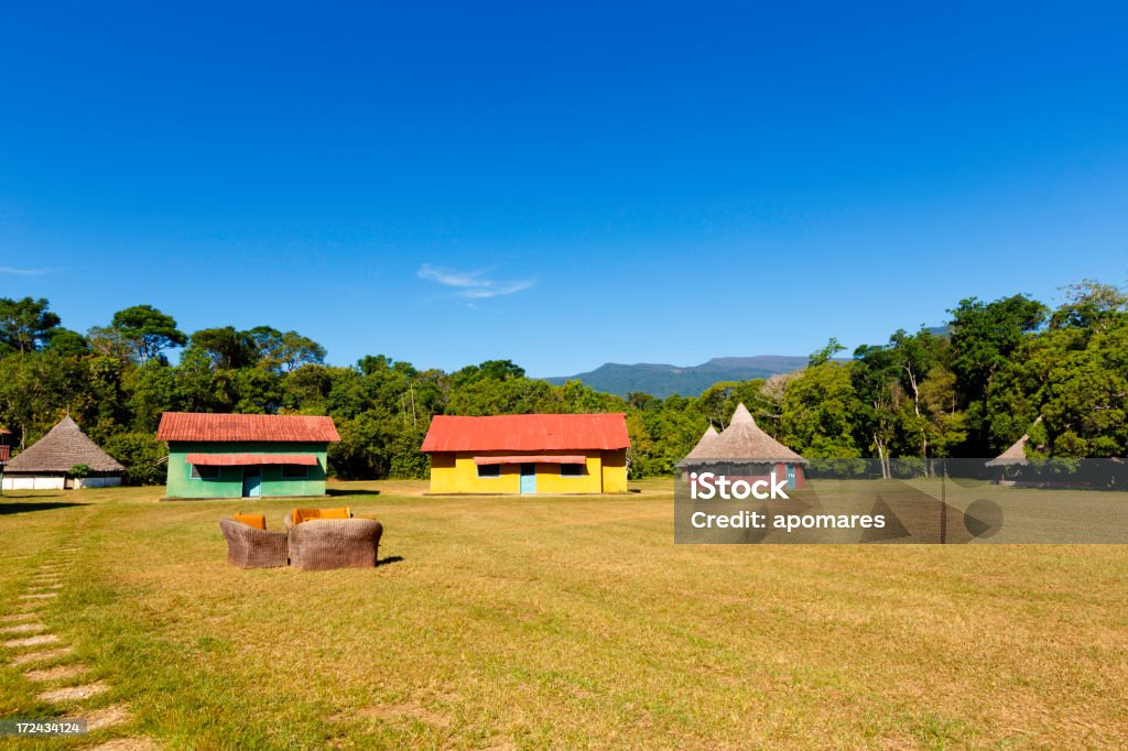 Indígenas cabanas no Yutaje, Amazon Estado, Venezuela - Foto de stock de América do Sul royalty-free