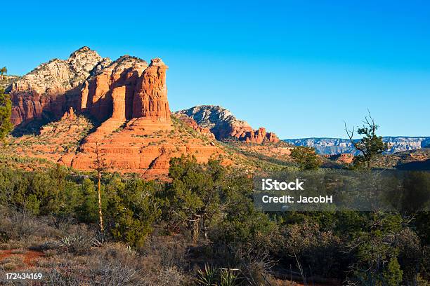 Coffepot Rocha Perto De Sedona - Fotografias de stock e mais imagens de Ao Ar Livre - Ao Ar Livre, Arbusto, Arizona