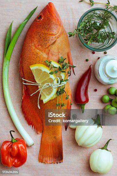 Pesce Fresco - Fotografie stock e altre immagini di Alimentazione sana - Alimentazione sana, Arancione, Bianco