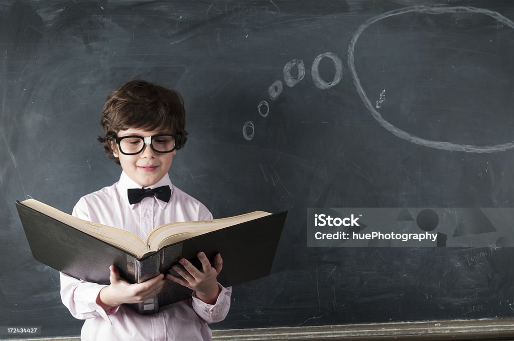 남자아이 독서모드 - 로열티 프리 10-11세 스톡 사진