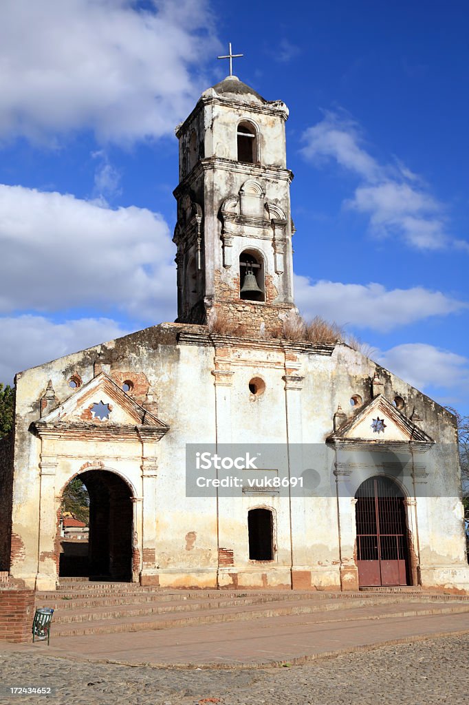 Antigua iglesia de la Trinidad - Foto de stock de Adoquinado libre de derechos