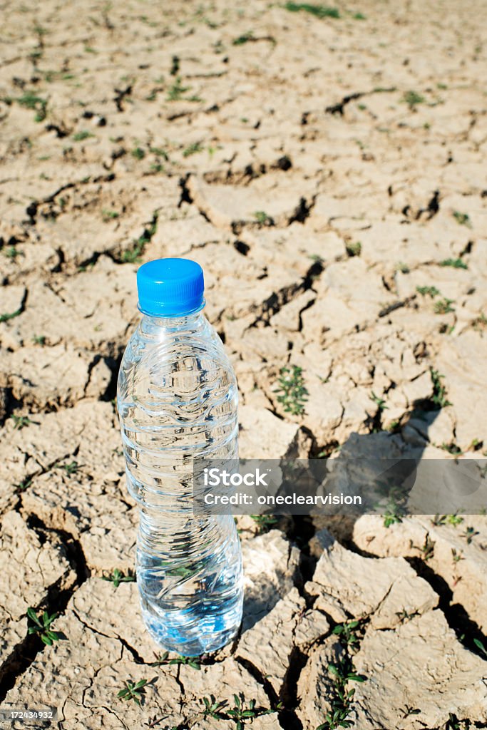 El calentamiento Global botella de agua - Foto de stock de Agrietado libre de derechos