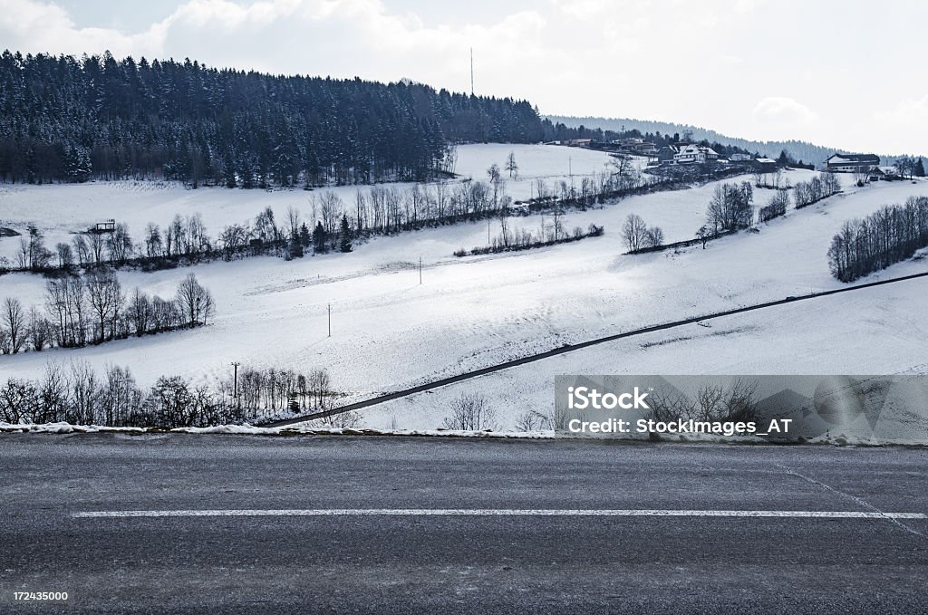 Primo piano di strada di campagna marking - Foto stock royalty-free di Ambientazione esterna