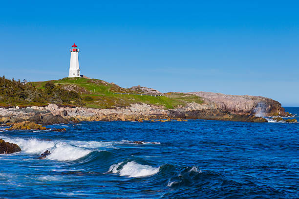 louisbourg lighthouse, nova scotia, canadá - louisbourg fotografías e imágenes de stock