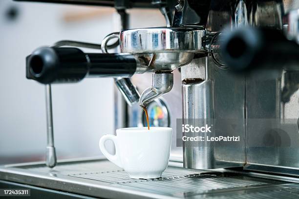 Macchina Per Il Caffè Espresso - Fotografie stock e altre immagini di Metallo - Metallo, Ambientazione interna, Attività ricreativa