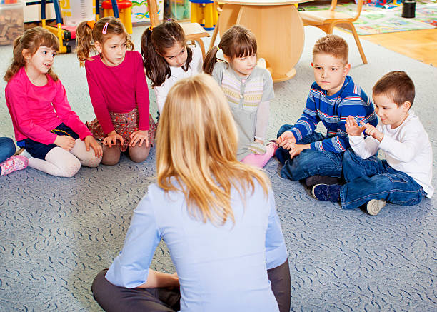 istock Teacher Talking To Children. 172435517