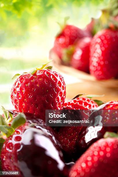 In Schokolade Getauchte Erdbeeren Stockfoto und mehr Bilder von Beere - Obst - Beere - Obst, Beschichtung - Außenschicht, Bildschärfe