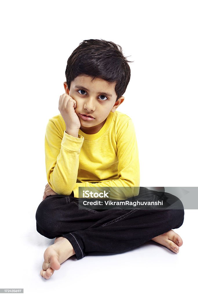 하나의 슬프다 인도어 남자아이 하위 흰색 바탕에 그림자와 전체 길이 - 로열티 프리 아이 스톡 사진