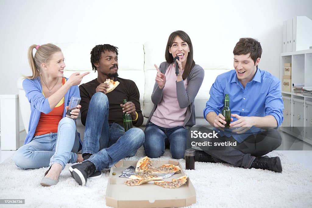 Amigos se divertindo. - Foto de stock de 20-24 Anos royalty-free