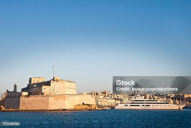 Yacht Im Hafen Stockfoto und mehr Bilder von Architektur - Architektur, Bucht, Europa - Kontinent