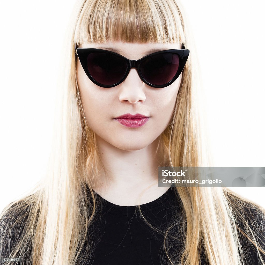 Nerd mujer usando gafas de sol - Foto de stock de 20 a 29 años libre de derechos