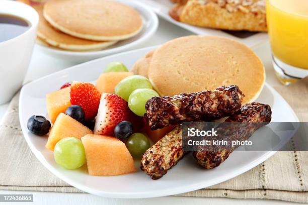 Mesa De Desayuno Foto de stock y más banco de imágenes de Alimento - Alimento, Arándano, Café - Bebida