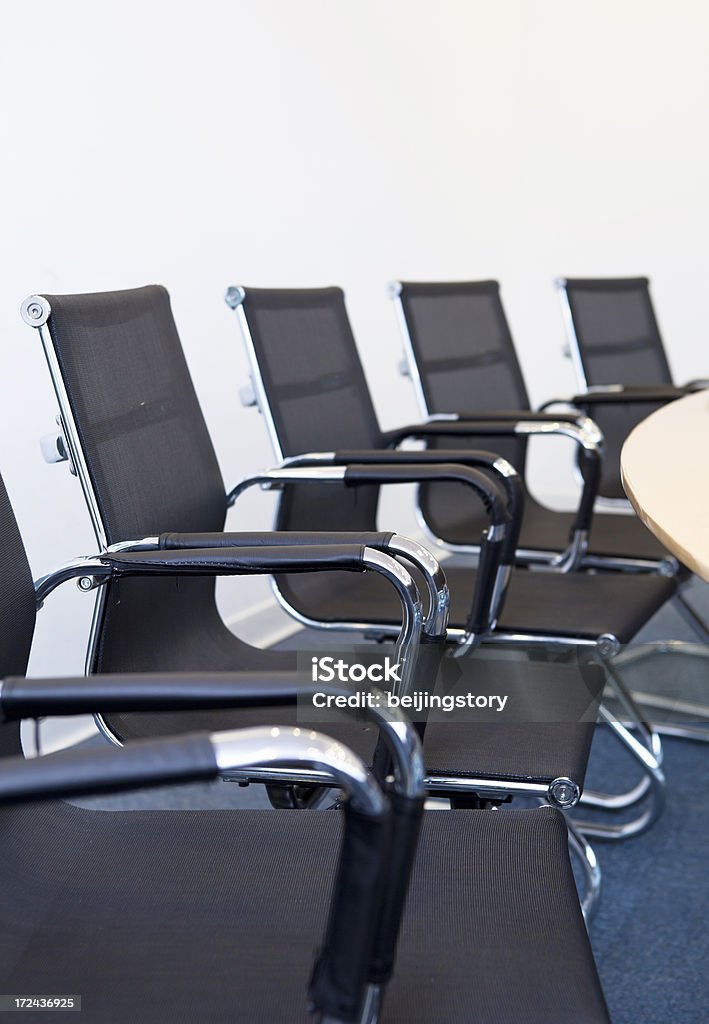 Sala de diretoria com cadeiras - Foto de stock de Mesa de Reunião royalty-free