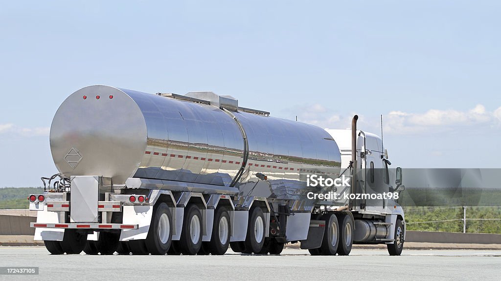 Transporte de leche - Foto de stock de Camión de transporte de leche libre de derechos