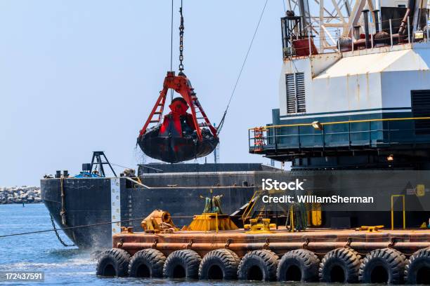 Canal Dredging En California Foto de stock y más banco de imágenes de Agua - Agua, Arena, Barcaza - Embarcación industrial