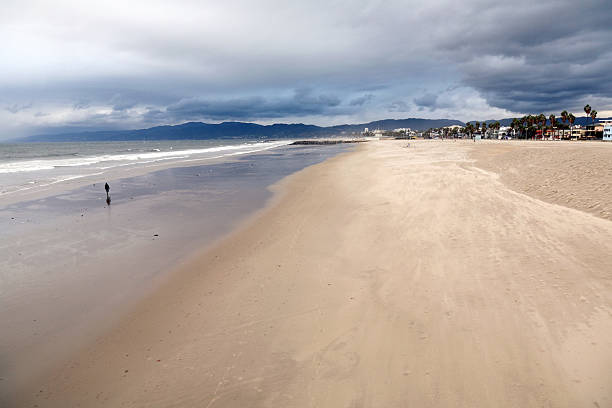 venice beach - sea waving wave thunderstorm stock-fotos und bilder