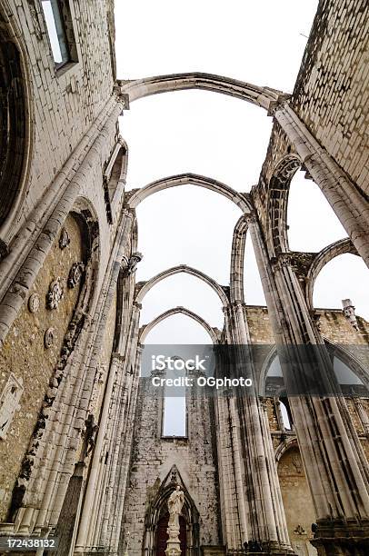 Foto de Igreja Ruínas Do Convento Do Carmo Em Lisboa Portugal e mais fotos de stock de Acessibilidade