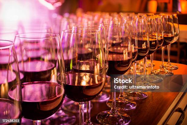 Fundo De Festa - Fotografias de stock e mais imagens de Bebida Alcoólica - Bebida Alcoólica, Copo, Copo de Vinho