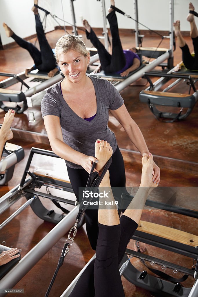 Instrutor de Pilates - Foto de stock de 20 Anos royalty-free