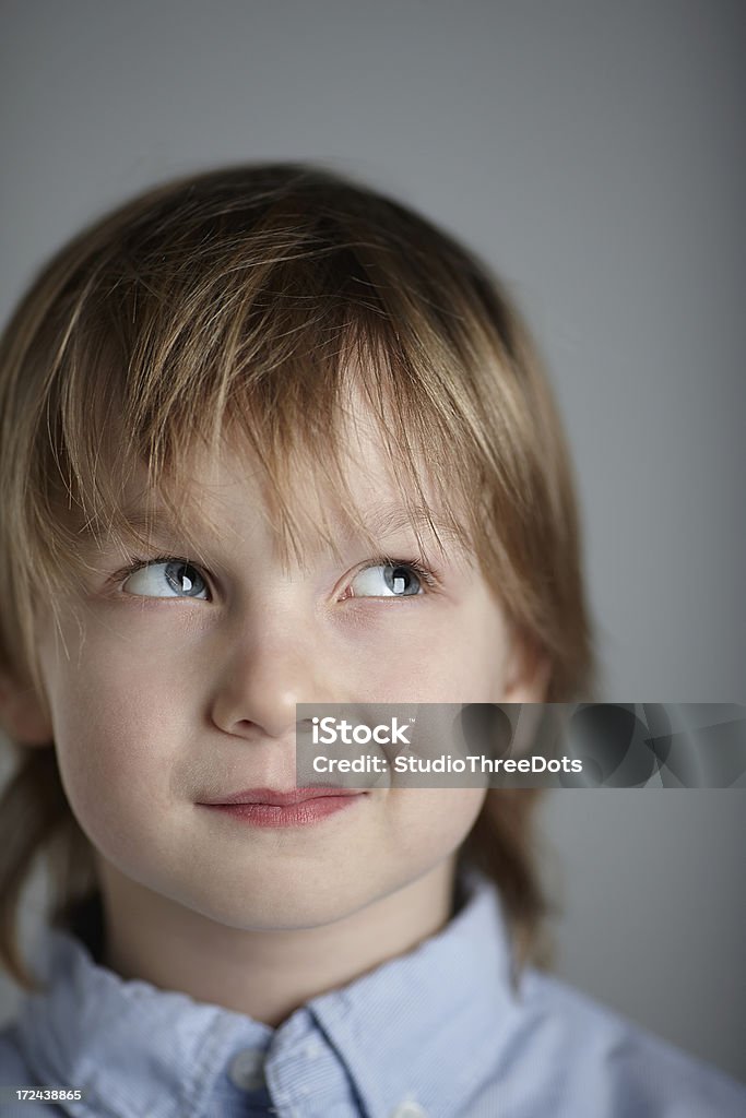 Petit garçon est vide - Photo de 4-5 ans libre de droits