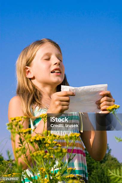 Foto de Allergy Temporada e mais fotos de stock de Adolescentes Meninas - Adolescentes Meninas, Espirrar, Menina