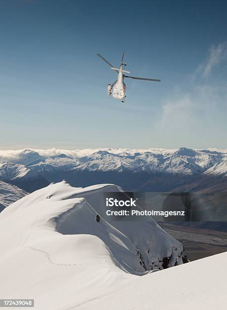 Helicóptero Para Heliesquí Wanaka Nueva Zelanda Foto de stock y más banco de imágenes de Heli-esquí - Heli-esquí, Helicóptero, Nueva Zelanda