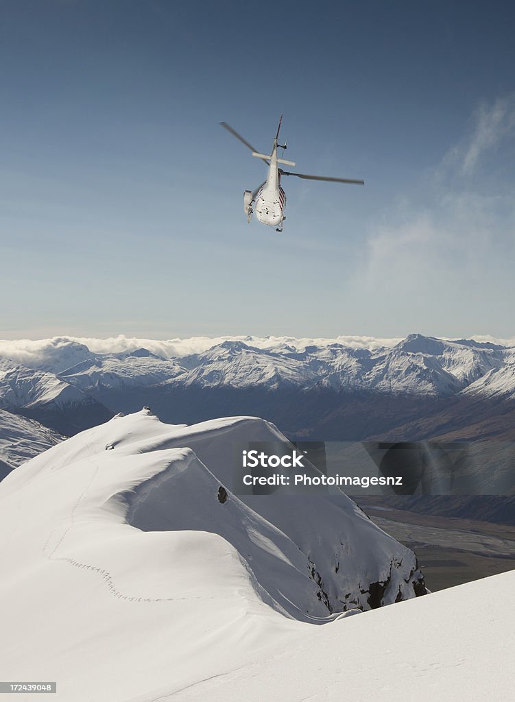 Вертолёт для heli-катающийся на лыжах, Wanaka, Новая Зеландия - Стоковые фото Хели-ски роялти-фри