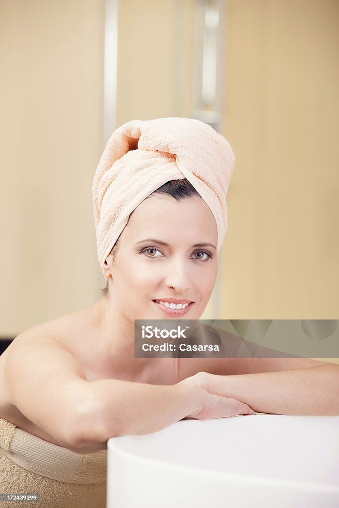 Donna in bagno - Foto stock royalty-free di Adulto